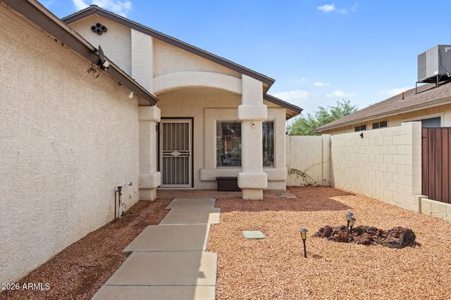 2111 E PARADISE Lane, Phoenix, AZ 85022