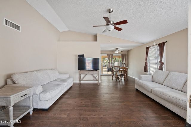 2111 E PARADISE Lane, Phoenix, AZ 85022