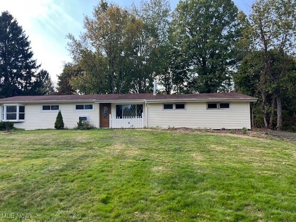 18832 Maplewood Lane, Chagrin Falls, OH 44023