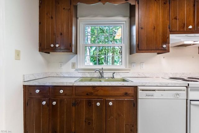 109 Rowe DR, Poquoson, VA 23662