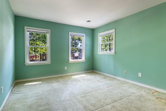 109 Rowe DR, Poquoson, VA 23662