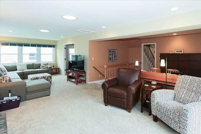 174 Timber Hill Road, Buffalo Grove, IL 60089