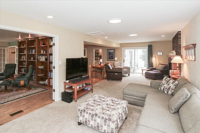 174 Timber Hill Road, Buffalo Grove, IL 60089