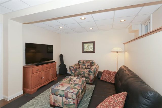 174 Timber Hill Road, Buffalo Grove, IL 60089