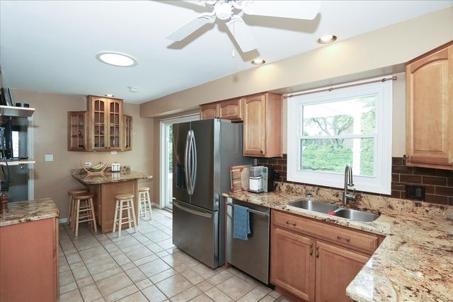 174 Timber Hill Road, Buffalo Grove, IL 60089