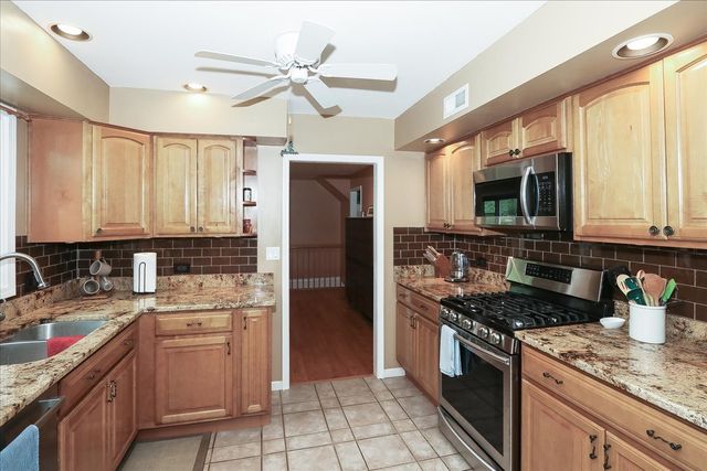 174 Timber Hill Road, Buffalo Grove, IL 60089