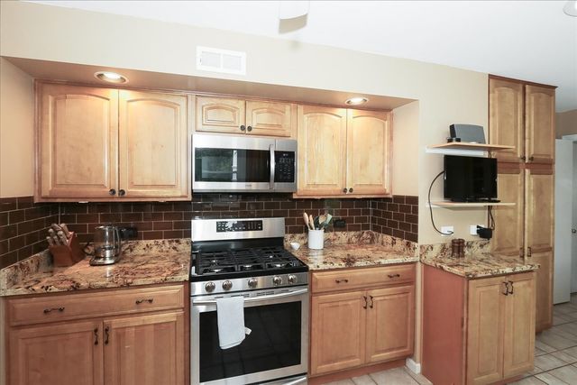 174 Timber Hill Road, Buffalo Grove, IL 60089