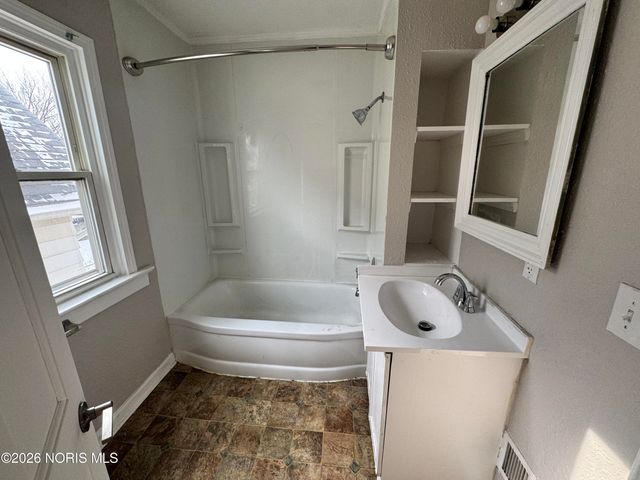 3945 Hazelhurst Avenue, Toledo, OH 43612