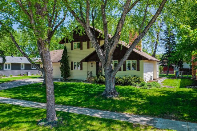 3401 Par Street N, Fargo, ND 58102