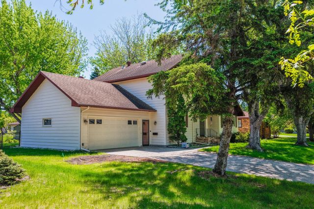 3401 Par Street N, Fargo, ND 58102