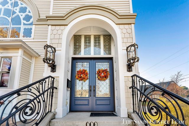 600 Washington Avenue, Grand Haven, MI 49417