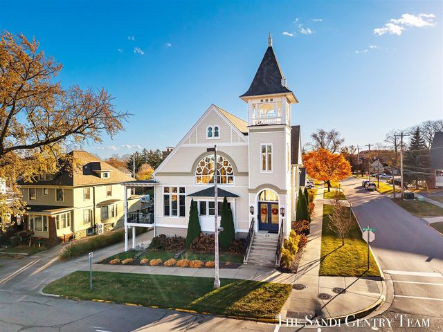 600 Washington Avenue, Grand Haven, MI 49417