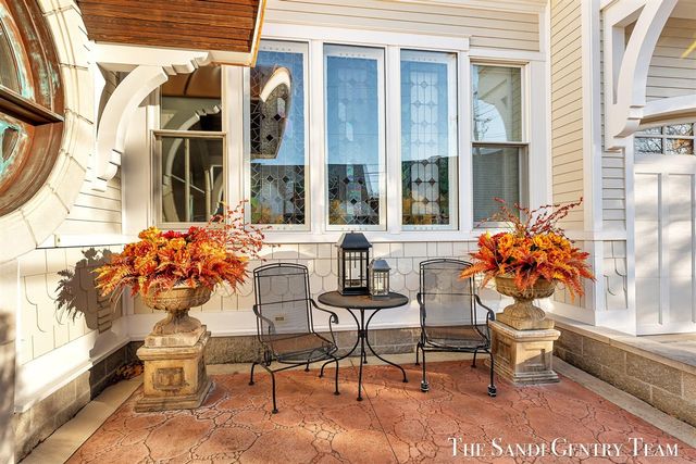 600 Washington Avenue, Grand Haven, MI 49417