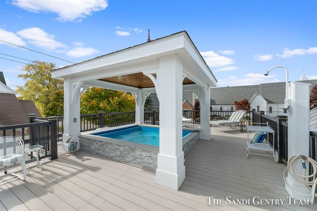 600 Washington Avenue, Grand Haven, MI 49417