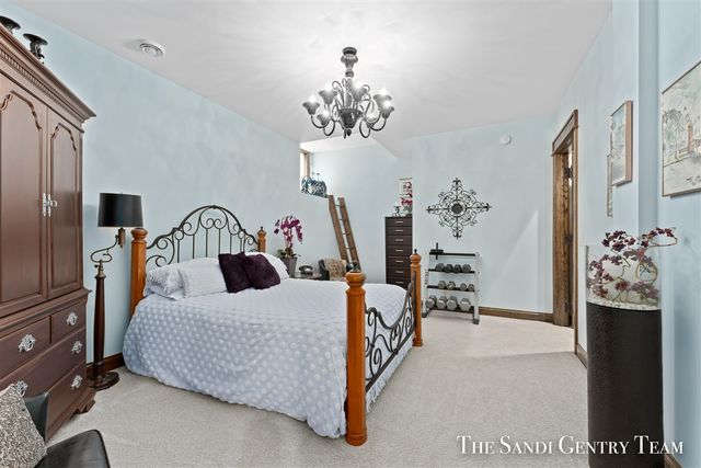 600 Washington Avenue, Grand Haven, MI 49417