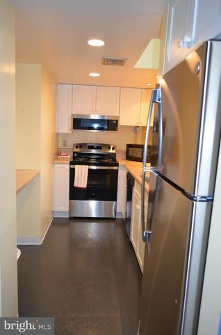 133 W LOCUST ST, Mechanicsburg, PA 17055