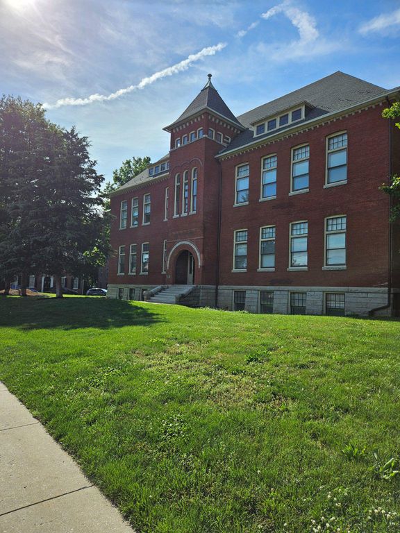 133 W LOCUST ST, Mechanicsburg, PA 17055