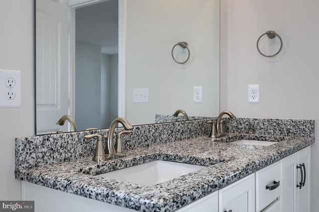 120 ELI DR, York, PA 17404