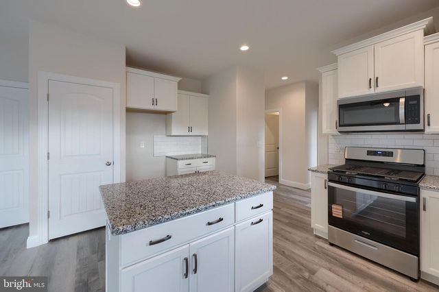 120 ELI DR, York, PA 17404