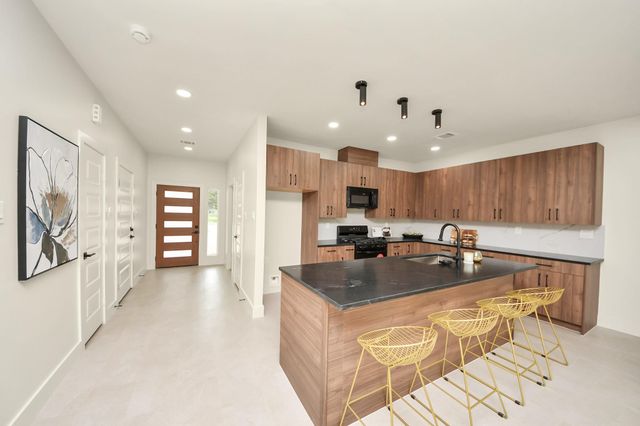 319 E Gulf Street, Baytown, TX 77520