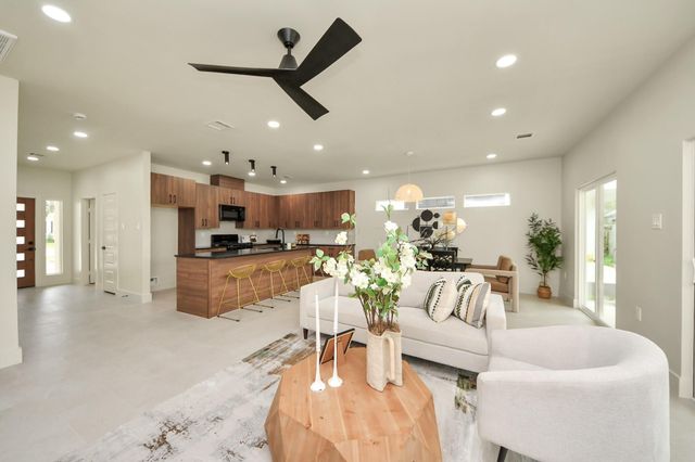 319 E Gulf Street, Baytown, TX 77520