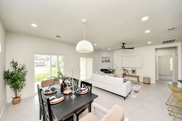 319 E Gulf Street, Baytown, TX 77520