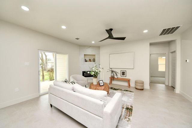 319 E Gulf Street, Baytown, TX 77520