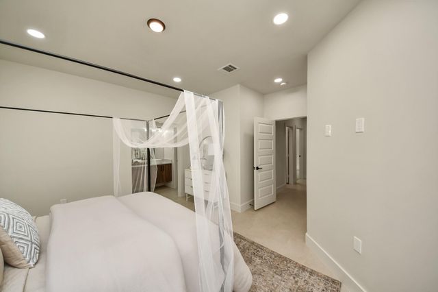 319 E Gulf Street, Baytown, TX 77520