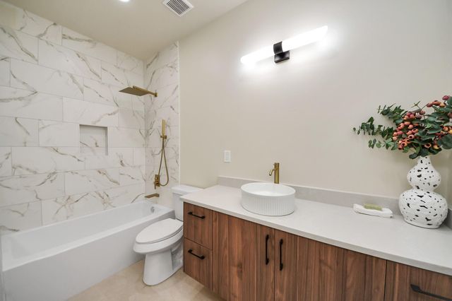 319 E Gulf Street, Baytown, TX 77520