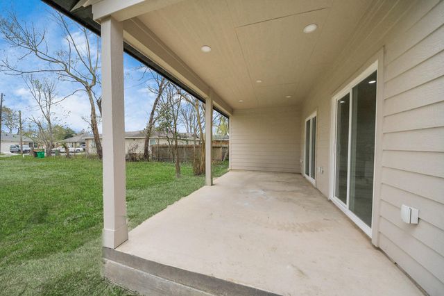 319 E Gulf Street, Baytown, TX 77520