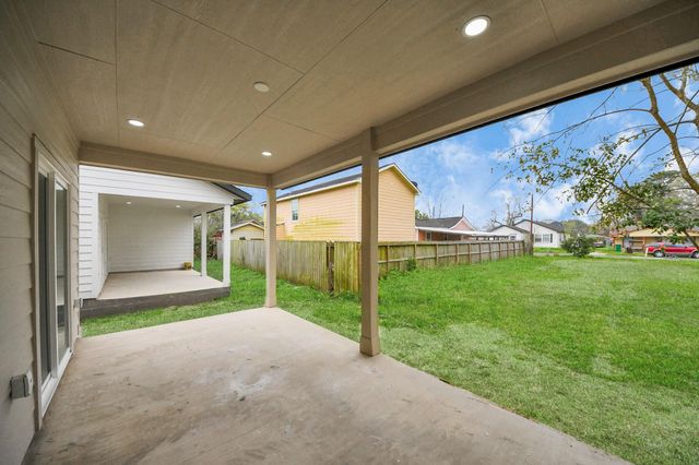 319 E Gulf Street, Baytown, TX 77520