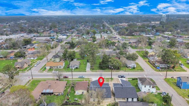 319 E Gulf Street, Baytown, TX 77520