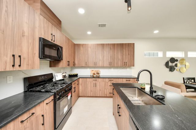 319 E Gulf Street, Baytown, TX 77520