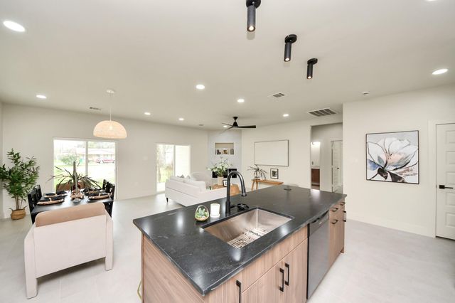 319 E Gulf Street, Baytown, TX 77520