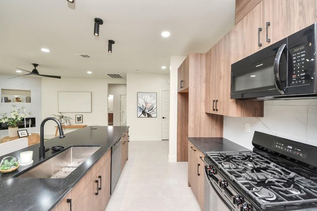 319 E Gulf Street, Baytown, TX 77520