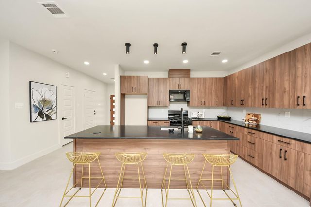 319 E Gulf Street, Baytown, TX 77520