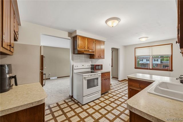 15 Glendale Terrace, Orchard Park, NY 14127