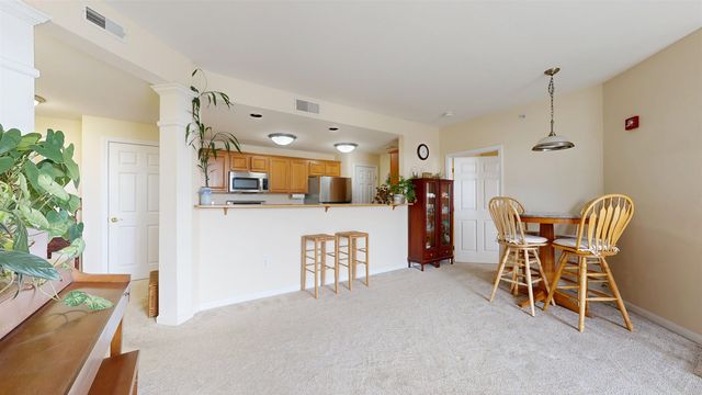 61 Pearl St Unit 18, Essex Junction, VT 05452