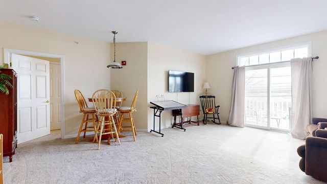 61 Pearl St Unit 18, Essex Junction, VT 05452