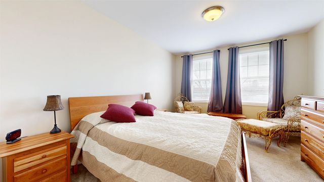 61 Pearl St Unit 18, Essex Junction, VT 05452