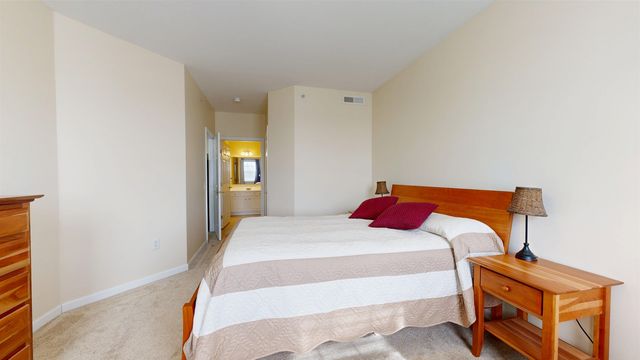 61 Pearl St Unit 18, Essex Junction, VT 05452