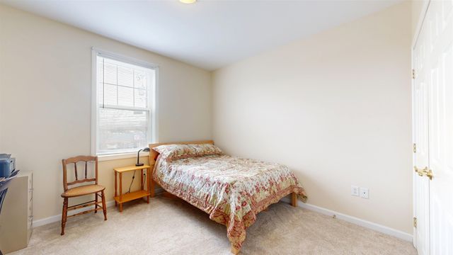 61 Pearl St Unit 18, Essex Junction, VT 05452