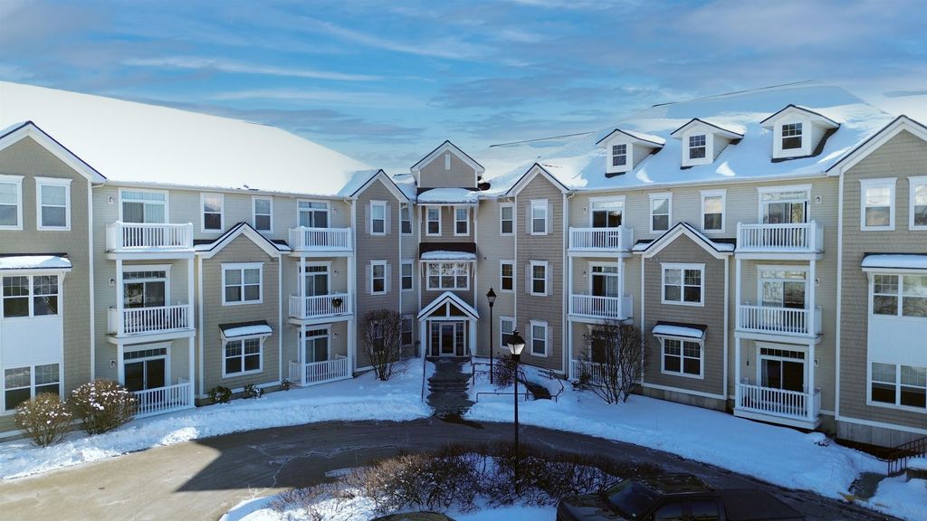 61 Pearl St Unit 18, Essex Junction, VT 05452