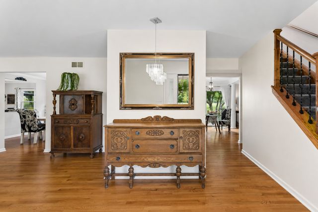 8425 Creekside Lane, Darien, IL 60561