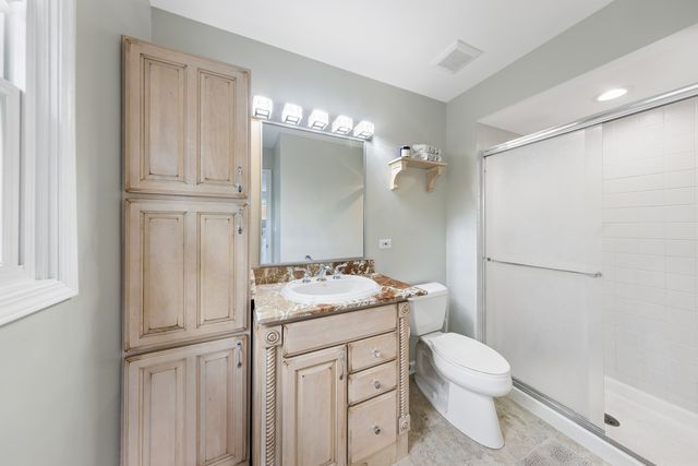 8425 Creekside Lane, Darien, IL 60561