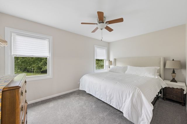 8425 Creekside Lane, Darien, IL 60561