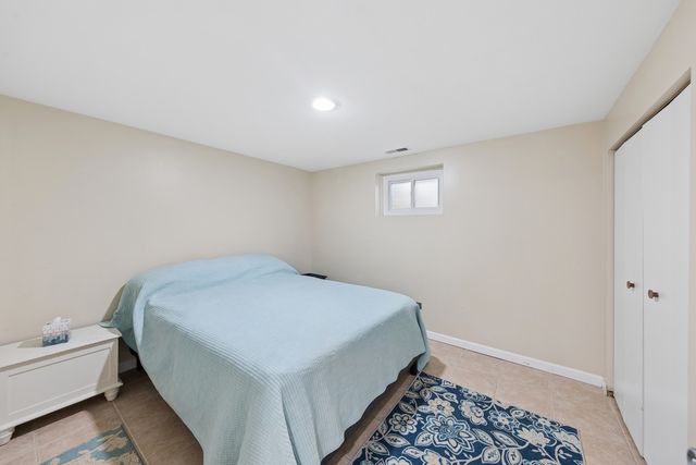 8425 Creekside Lane, Darien, IL 60561
