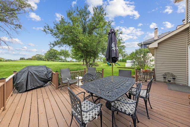 8425 Creekside Lane, Darien, IL 60561