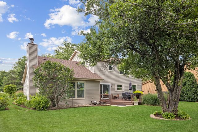 8425 Creekside Lane, Darien, IL 60561