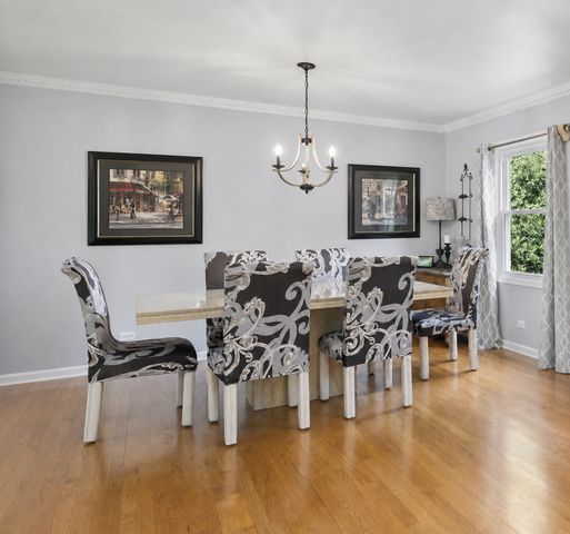 8425 Creekside Lane, Darien, IL 60561